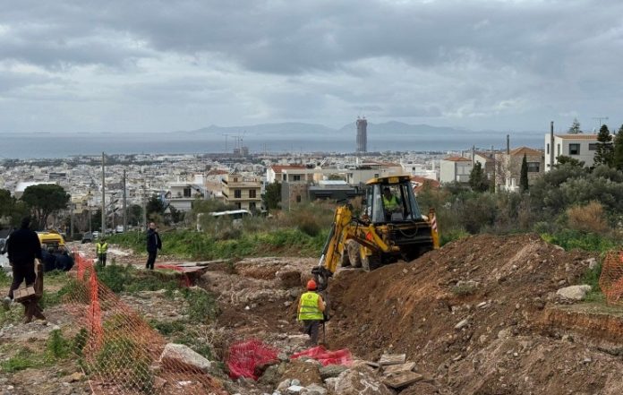 Γλυφάδα: Εξώδικη πρόσκληση προς τον ΔΕΔΔΗΕ – Ζητά τη δημοσιοποίηση μελετών και αδειών για το έργο υπογειοποίησης Υμηττού