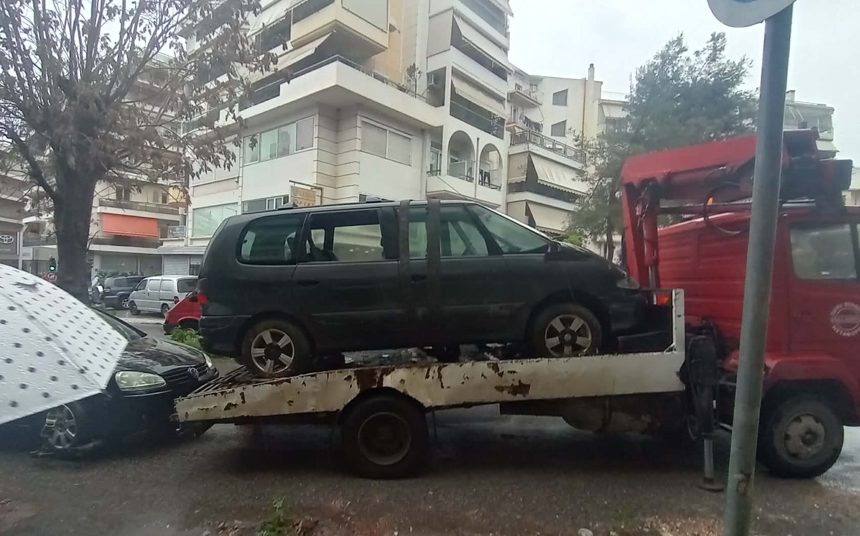 Συνεχίζονται οι απομακρύνσεις εγκαταλελειμμένων οχημάτων – περιοχή Γουδή