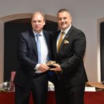 Ο Δήμαρχος Βύρωνα με τον Δήμαρχο Μεσολογγίου στην τελετή αδελφοποίησης των δύο πόλεων