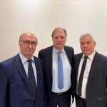 Ο δήμαρχος Βύρωνα με τους αντιδημάρχους Καθαριότητας και Πρασίνου και Εξυπηρέτησης Πολιτών του Δήμου Βύρωνα.