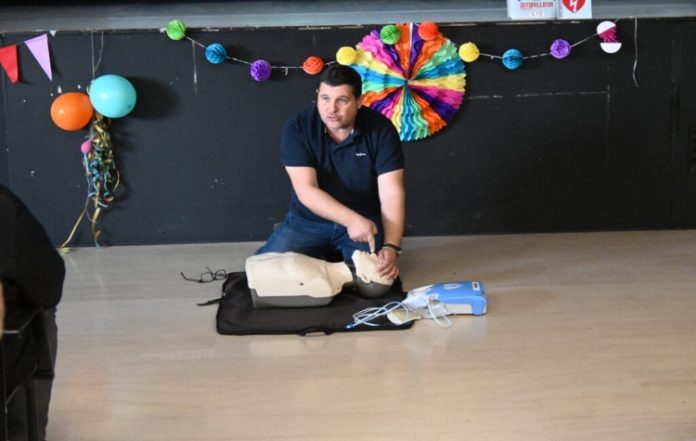 Σεμινάριο παροχής πρώτων βοηθειών παρακολούθησαν στην αίθουσα εκδηλώσεων του Δημαρχείου Καισαριανής, οι εργαζόμενοι του Δήμου με πρωτοβουλία της Δημοτικής Αρχής