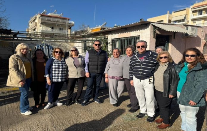 Στη Δημοτική Ιματιοθήκη ο δήμαρχος Γιάννης Κωνσταντάτος