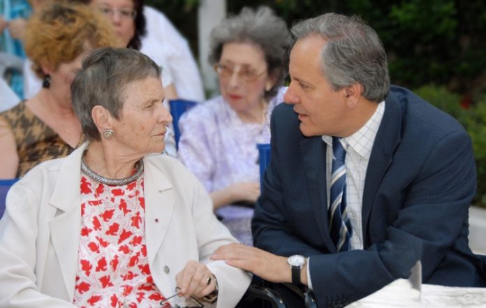 Ο Δήμος Καλλιθέας αποχαιρετά την Ελένη Γλύκατζη-Αρβελέρ