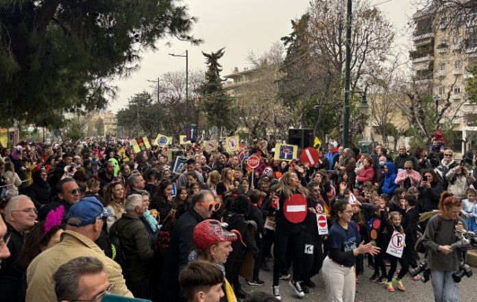 Με πλήθος κόσμου το Αποκριάτικο Καρναβάλι στον Βύρωνα