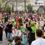 Πλήθος καρναβαλιστών στο Μοσχάτο