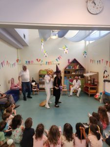 «Παραμύθια για μικρούς από μεγάλους» στους παιδικούς σταθμούς του Αγίου Δημητρίου