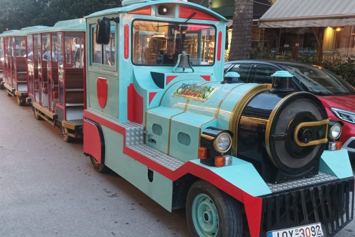 Αποκριάτικο παιδικό πάρτι και τρενάκι στην πλατεία Νέας Σμύρνης