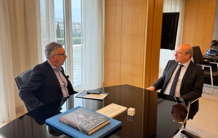 Συνάντηση του δημάρχου Αγίου Δημητρίου Στέλιου Μαμαλάκη με τον Κωστή Χατζηδάκη