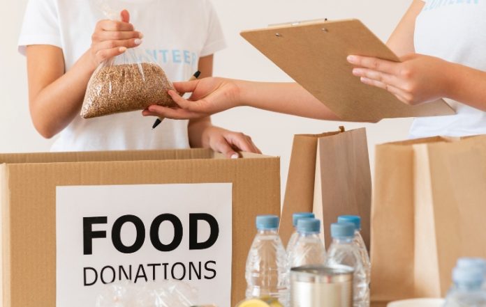 Άγιος Δημήτριος: Διανομή τροφίμων στους δικαιούχους του Κοινωνικού Παντοπωλείου 