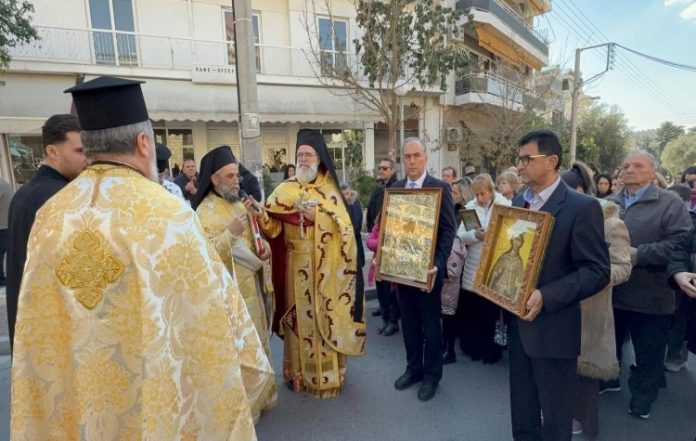 Στη λιτάνευση των ιερών εικόνων ο Νικόλαος Τσιλίφης