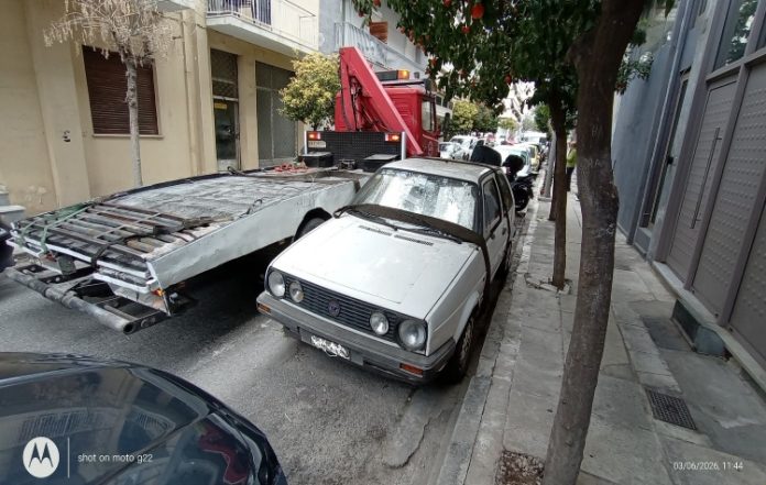 Συνεχίζονται οι απομακρύνσεις εγκαταλελειμμένων ΙΧ σε Ζωγράφου - Γουδή - Ιλίσια