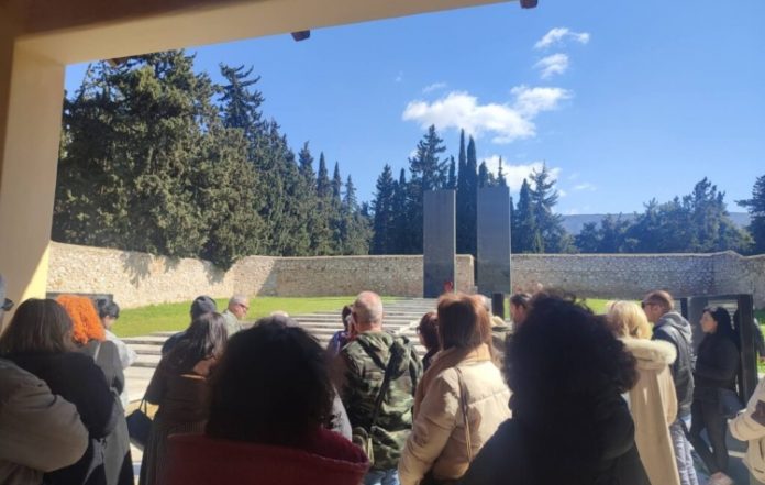 Σκοπευτήριο Καισαριανής: Κοσμοπλημμύρα στο «Θυσιαστήριο της Λευτεριάς»